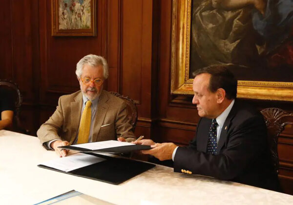 Fundación Crítica y Celebración firmó convenio con la Universidad Católica