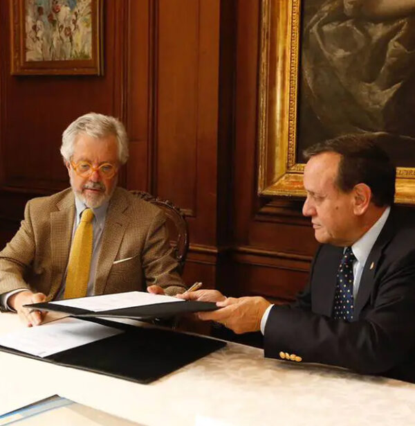 Fundación Crítica y Celebración firmó convenio con la Universidad Católica