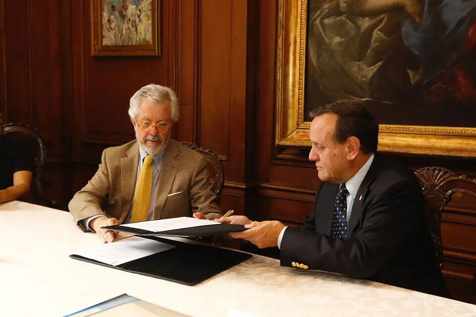 Fundación Crítica y Celebración firmó convenio con la Universidad Católica