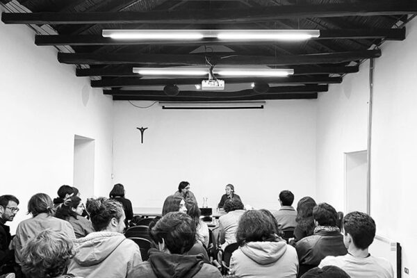 Fundación CyC, ARQ UC y FADEU UC rinden homenaje a Ernesto Rodríguez