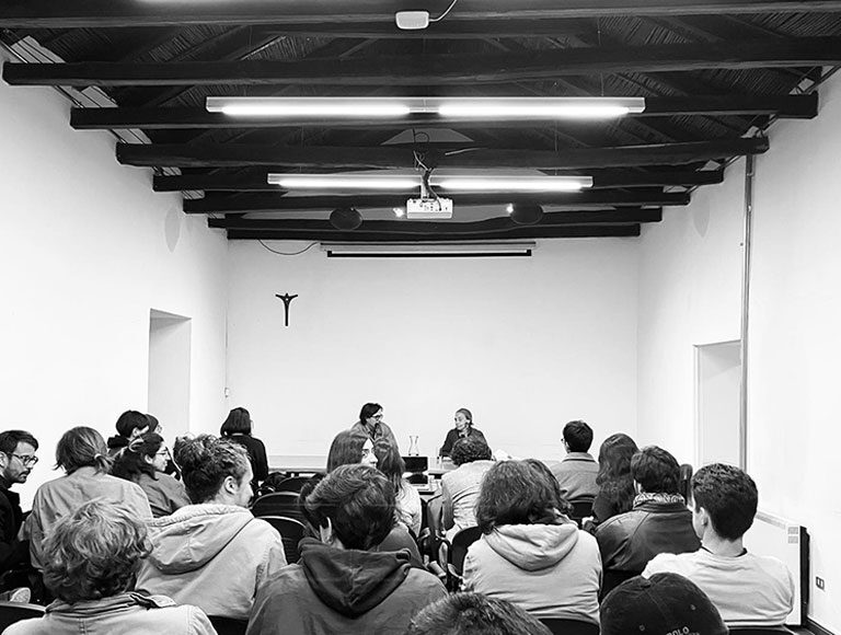 Fundación CyC, ARQ UC y FADEU UC rinden homenaje a Ernesto Rodríguez