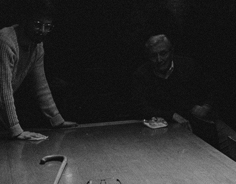 Guillermo Zilleruelo y Ernesto Rodríguez en la Biblioteca Sergio Larraín del campus Lo Contador